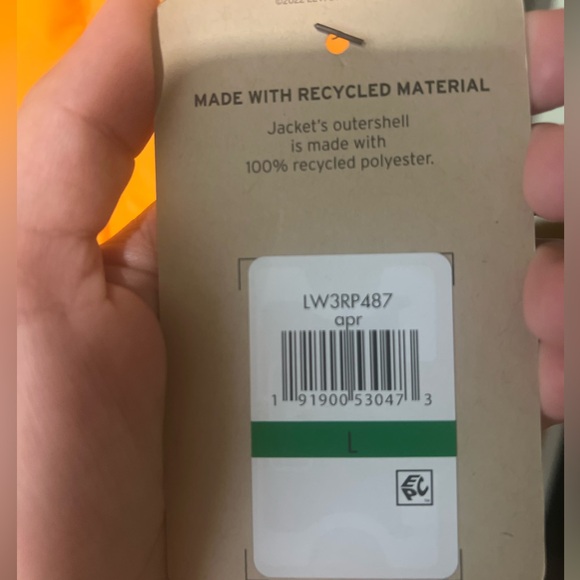 Levi's Box Quilt Puffer Layer Vest  (Apricot)
Size L - Picture 7 of 13